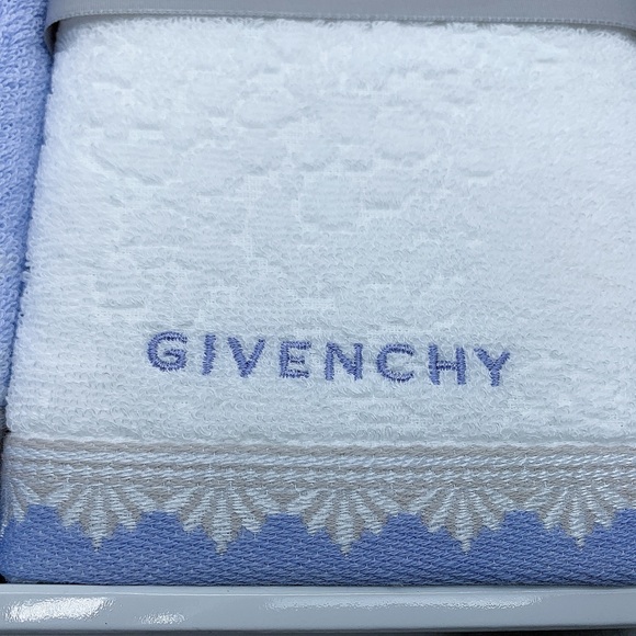 2Pc Givenchy 100% Cotton Embroidered Logo Hand Towels - Picture 4 of 11